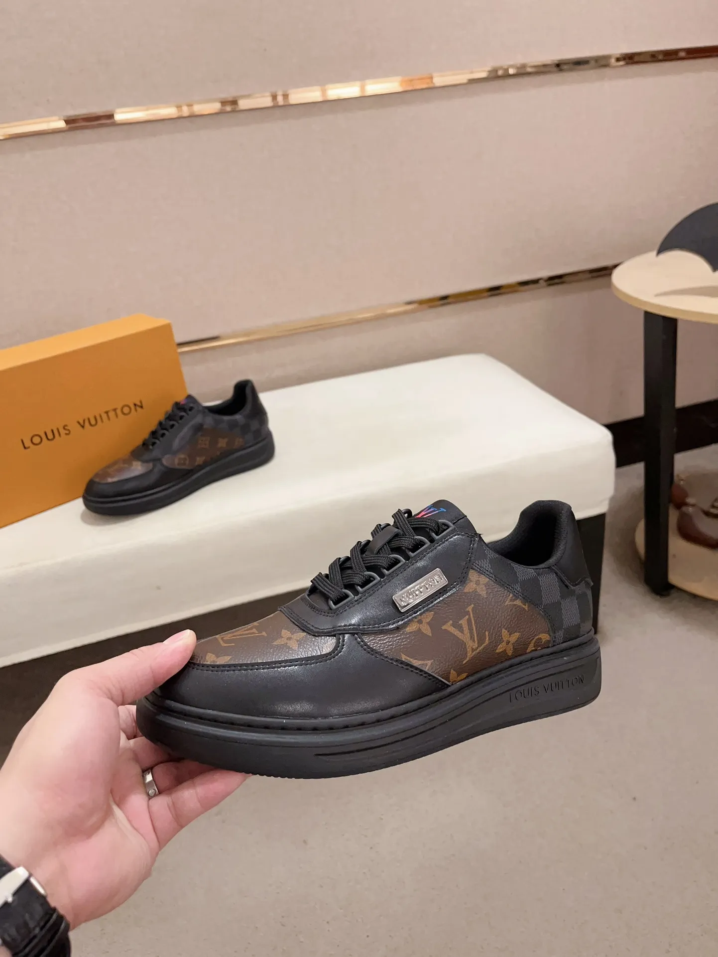 Men's shoes💰 400💰Louis Vuitton (Louis Vuitton/LV top 🔍🔍new model is on sale at the same time at the counter, upper 🇮🇹 imported first-layer cowhide from Italy, fully imported sheepskin lining 💪💪, completely 1⃣️ to 1⃣️ replica 🇮🇹💪💪 , ⚠Sole: Original sole provided by the original factory, exclusive movable molded sole, super comfortable, ⚠Original factory goods, 🔍🔍high quality, can be entered and exited the counter at will, welcome to compare⚠Code number: 38-44 (45 can be customized).